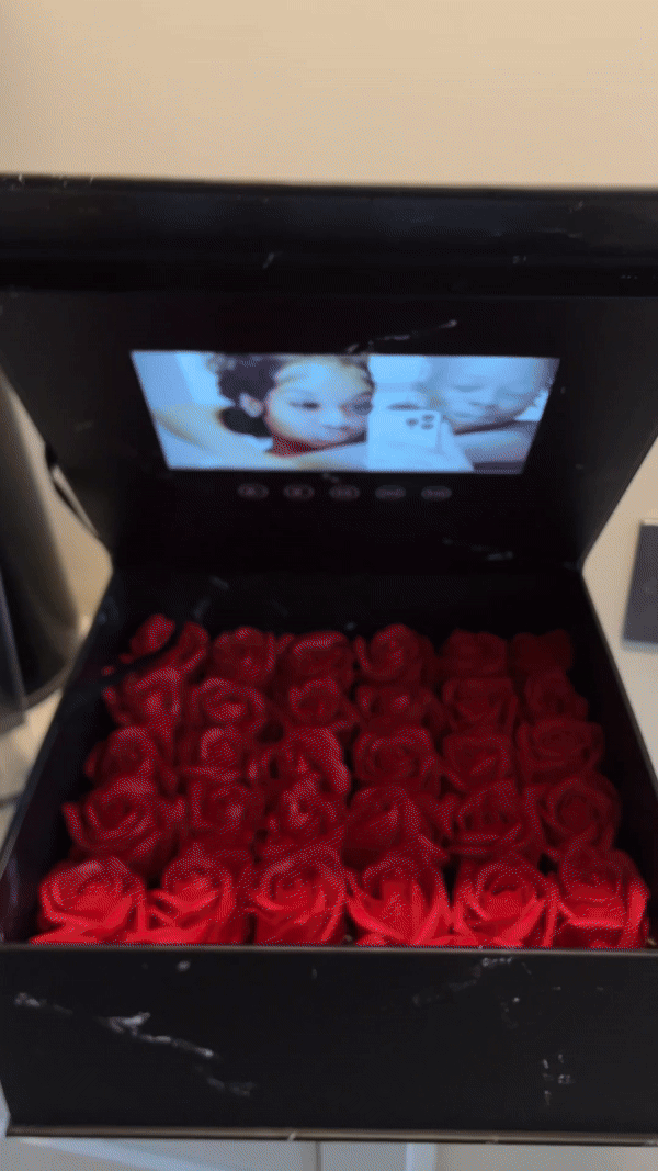 PETITE LIGHTS ROSES + VIDEO BOX